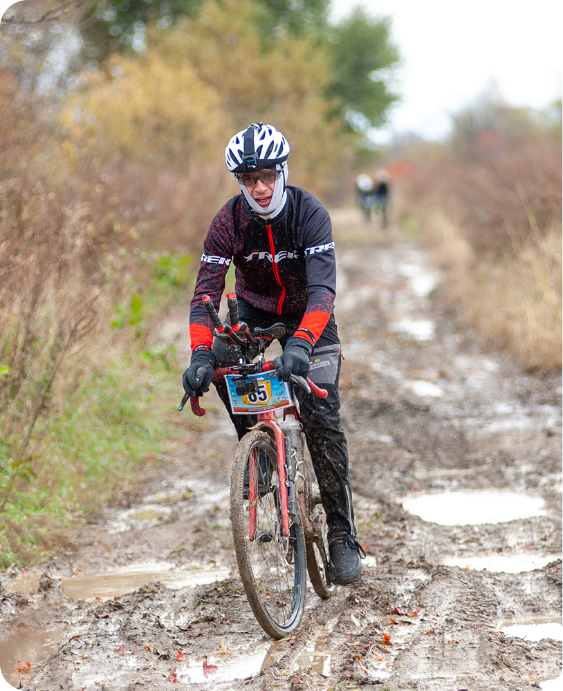Велосипедист в шлеме
