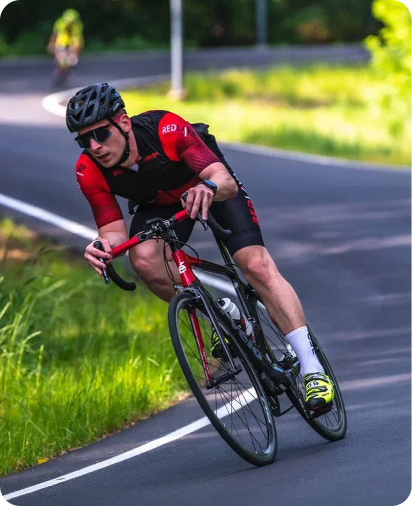 Велосипедист на тропе